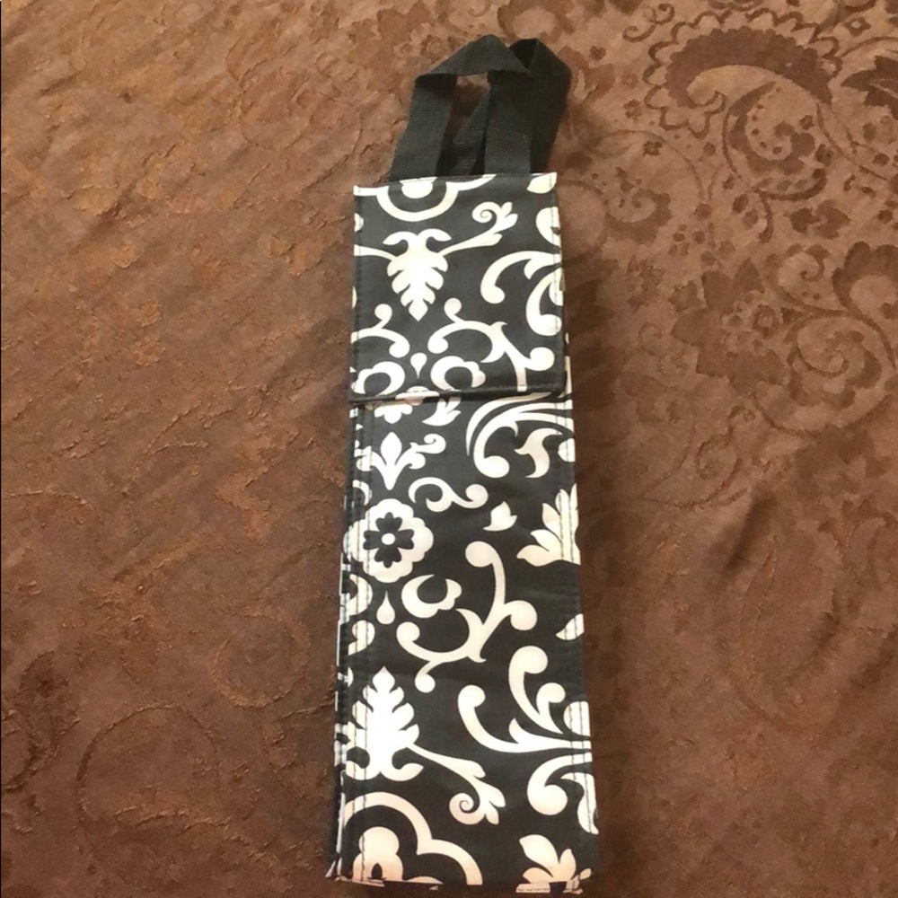 Wine bottle holder